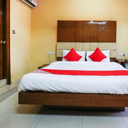 Oyo Hotel Metro International Near Lb Stadium Hyderabad Exterior photo