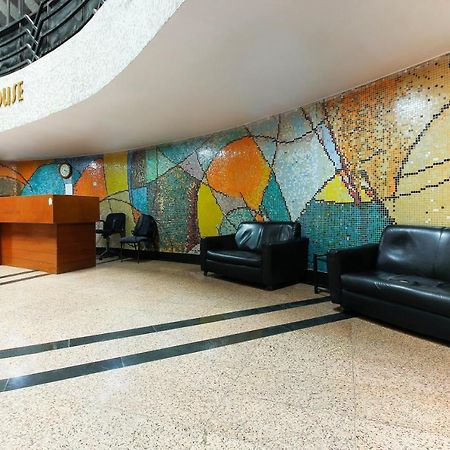 Oyo Hotel Metro International Near Lb Stadium Hyderabad Exterior photo