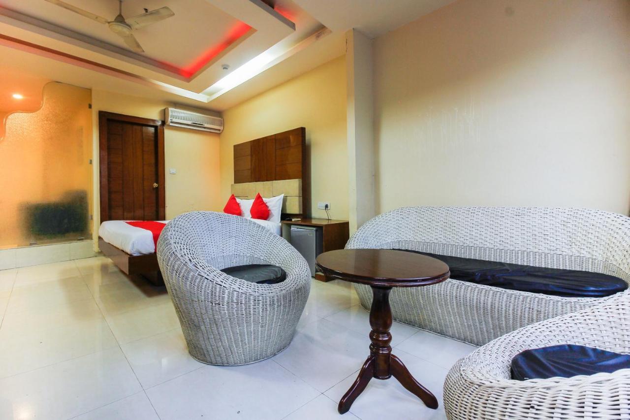 Oyo Hotel Metro International Near Lb Stadium Hyderabad Exterior photo