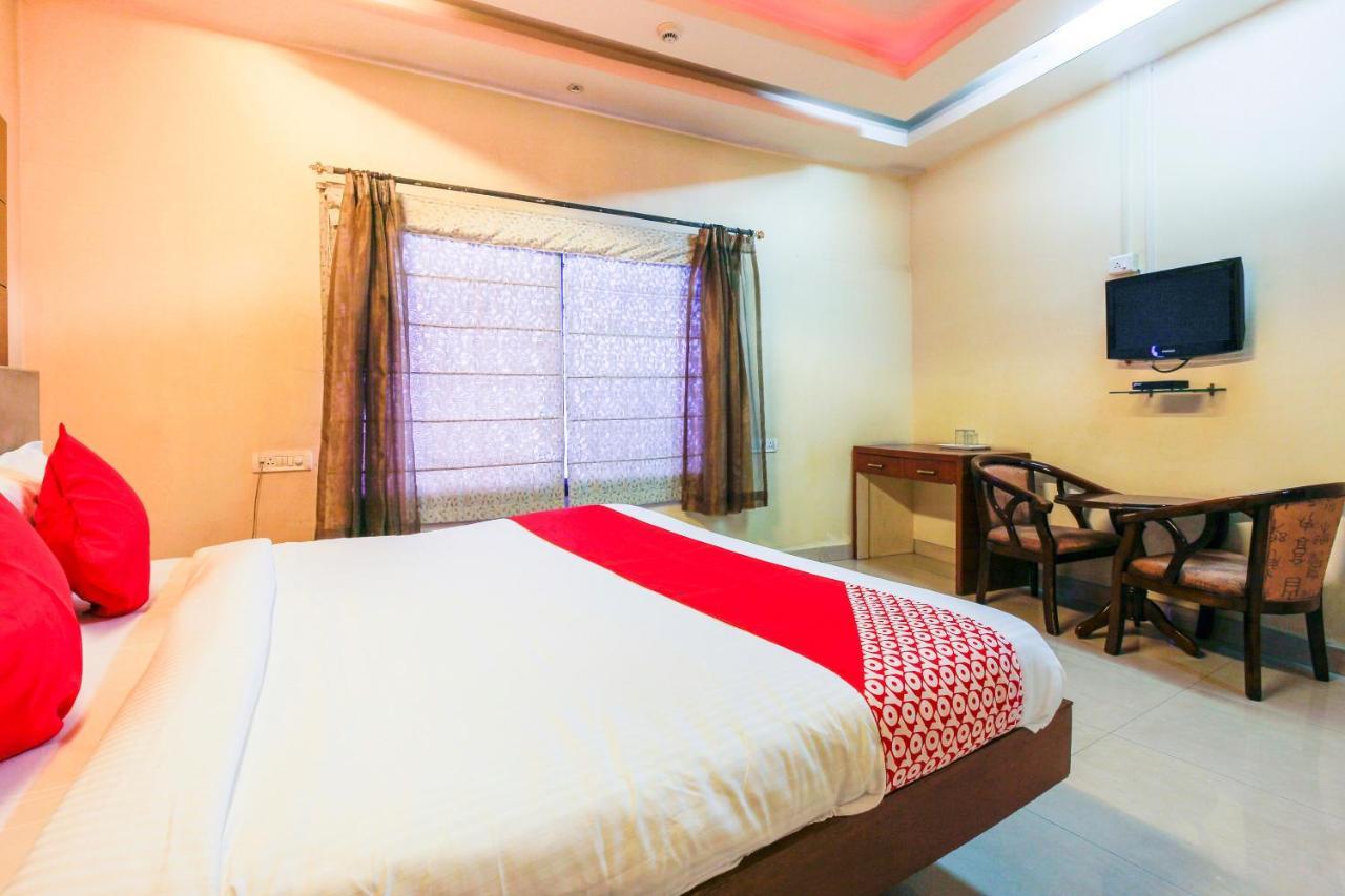 Oyo Hotel Metro International Near Lb Stadium Hyderabad Exterior photo